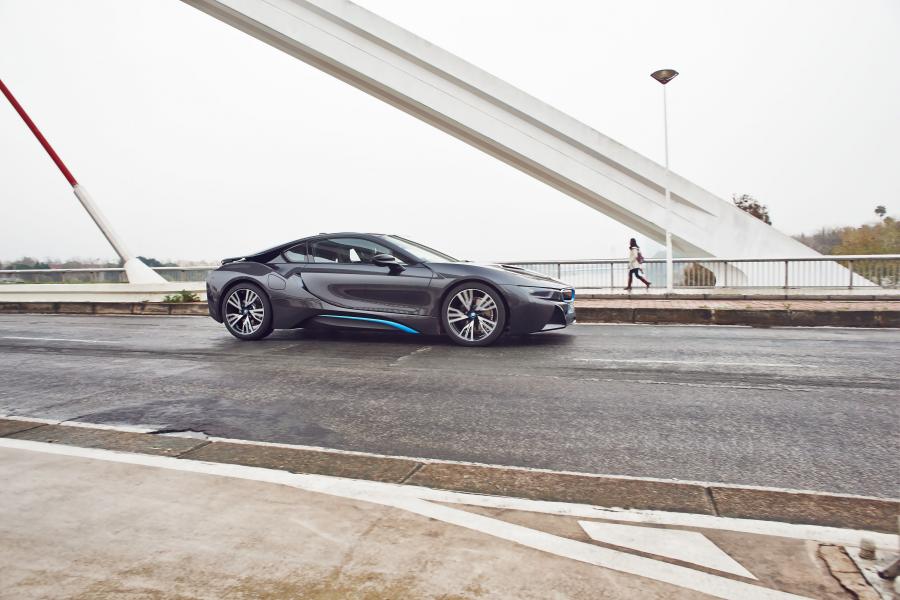  BMW i8 2014 года  (фото 36 из 180)